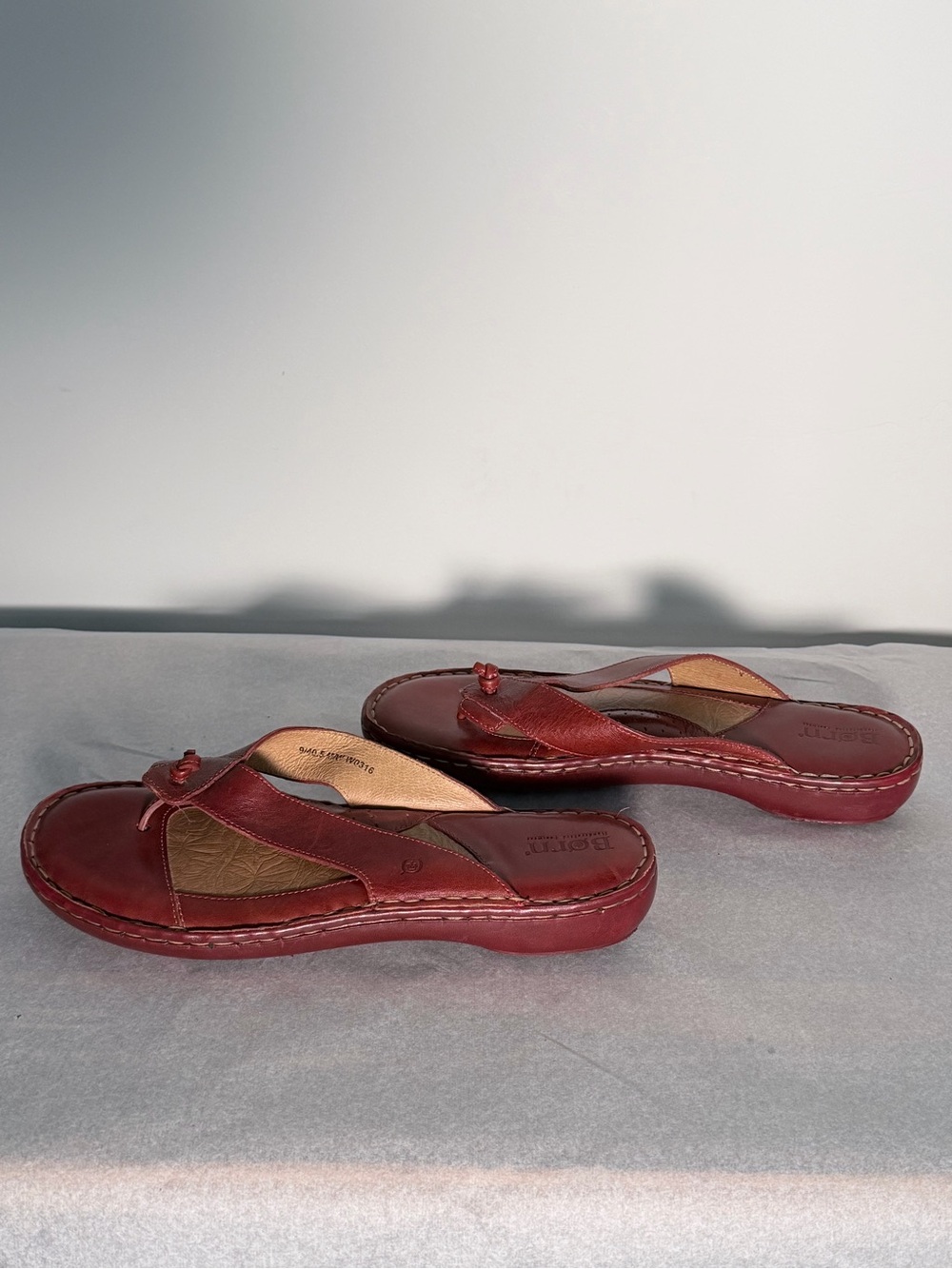 Born Women's Red Leather Thong Slide Sandals - Picture 10 of 10